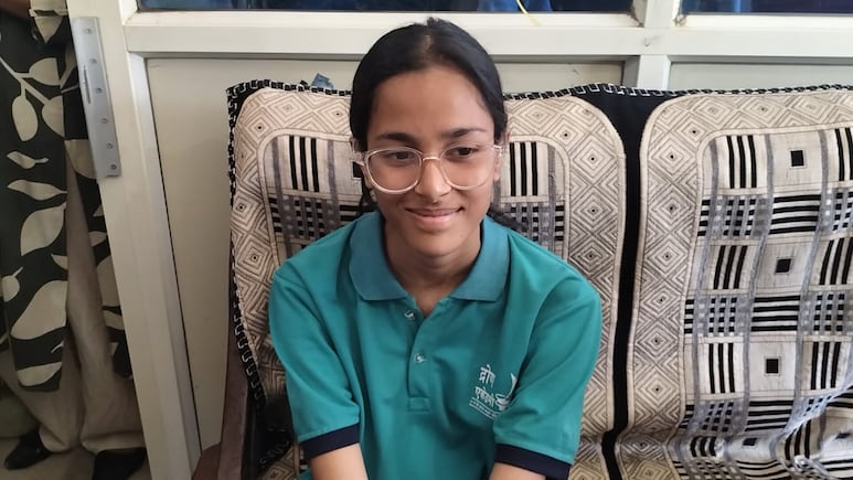 MP Board Class 12th Topper: छोटी सी उम्र में छिन गया मां-बाप का साथ, दादी के सहारे पढ़ाई कर आर्ट्स स्ट्रीम में मुरैना की श्रुति ने किया टॉप