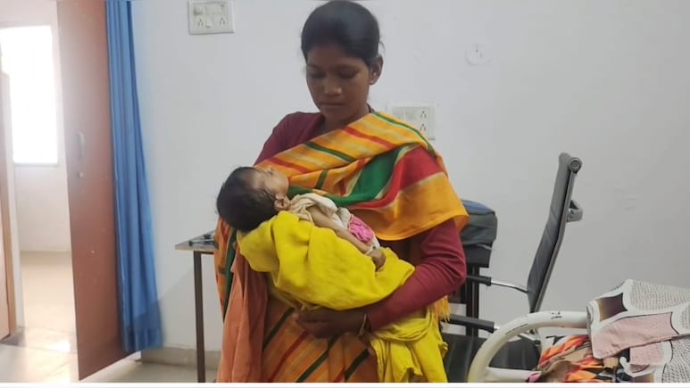 सतना: सिस्टम के 'कुपोषण' से हारी चार महीने की प्रियांशी, जुड़वां भाई अस्पताल में लड़ रहा जिंदगी की जंग