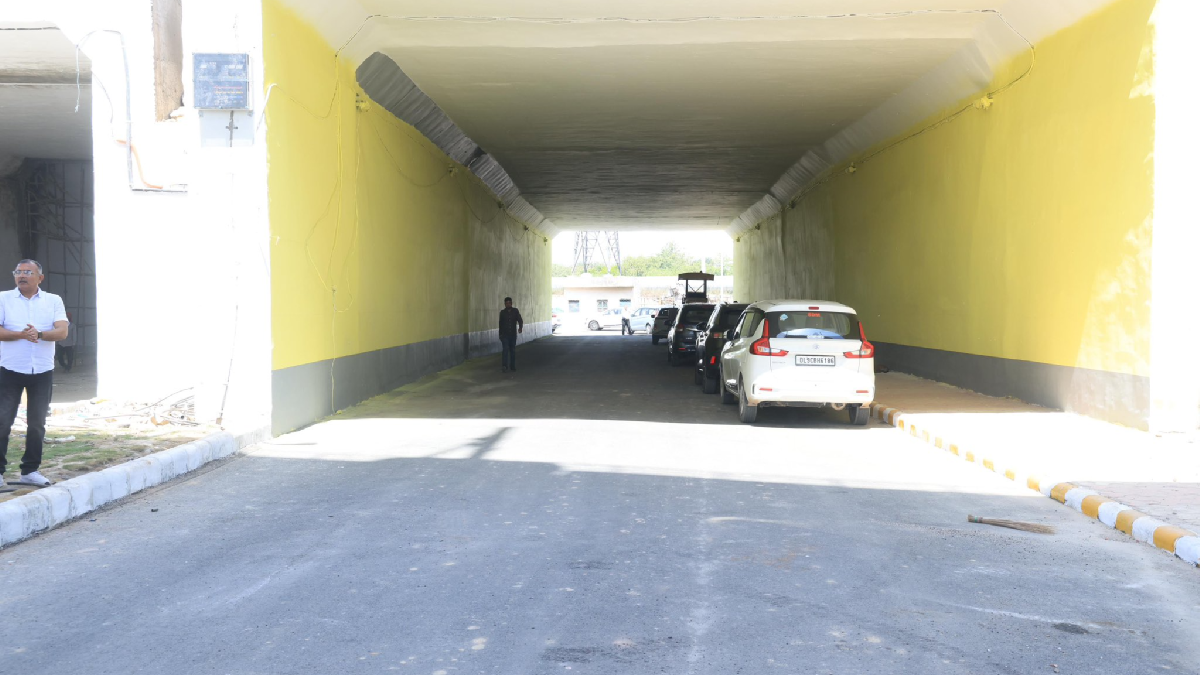 बिना ट्रैफिक रोके जमीन के नीचे बिछाया रास्ता, दिल्ली के मुकरबा चौक अंडरपास की इंजीनियरिंग देखकर आप कहेंगे- वाह