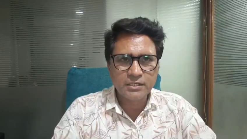 महाकुंभ की वायरल गर्ल निकली नाबालिग, अब फरमान का क्या होगा?