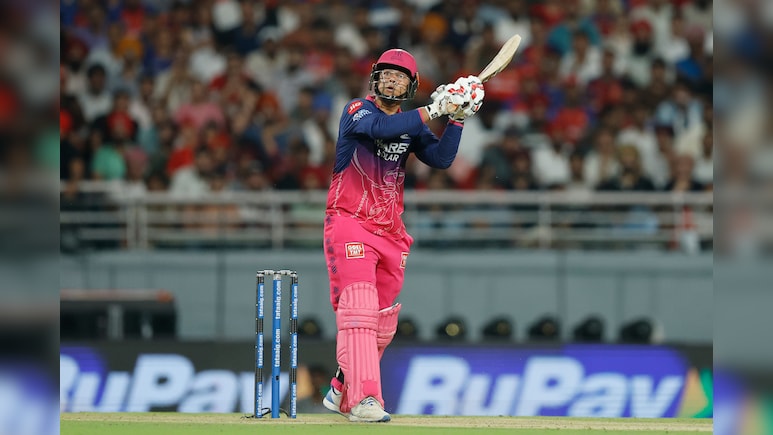 Vaibhav Sooryavanshi, RR vs DC: वैभव सूर्यवंशी टी-20 में वर्ल्ड रिकॉर्ड बनाने के करीब, दिल्ली के खिलाफ 1 छक्के लगाते ही रच देंगे इतिहास