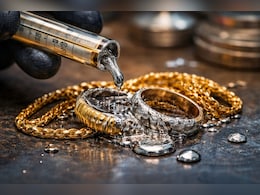 सोने को 'पिघला' देती है ये छोटी सी चीज, वीडियो देखकर फटी रह जाएंगी आंखें, जानिए क्यों है ये इतना खतरनाक!