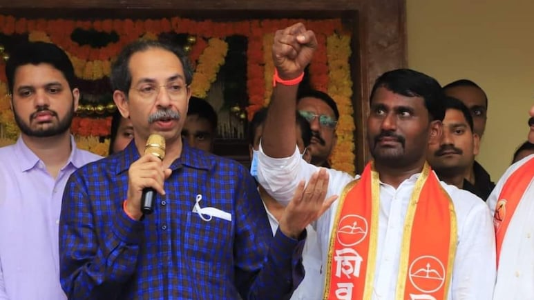 Solapur News: ठाकरेंच्या फायरब्रँड नेत्याने शेतकऱ्याला लुटलं? 5 एकर जमीन बळकावल्याचा आरोप; राजकारणात खळबळ