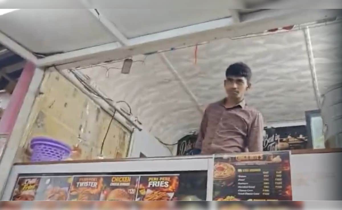 मुंबई: महिला टॉयलेट के अंदर से सालभर से चल रहा था कैफे, बिक रहा था सैंडविच और चिकन रोल