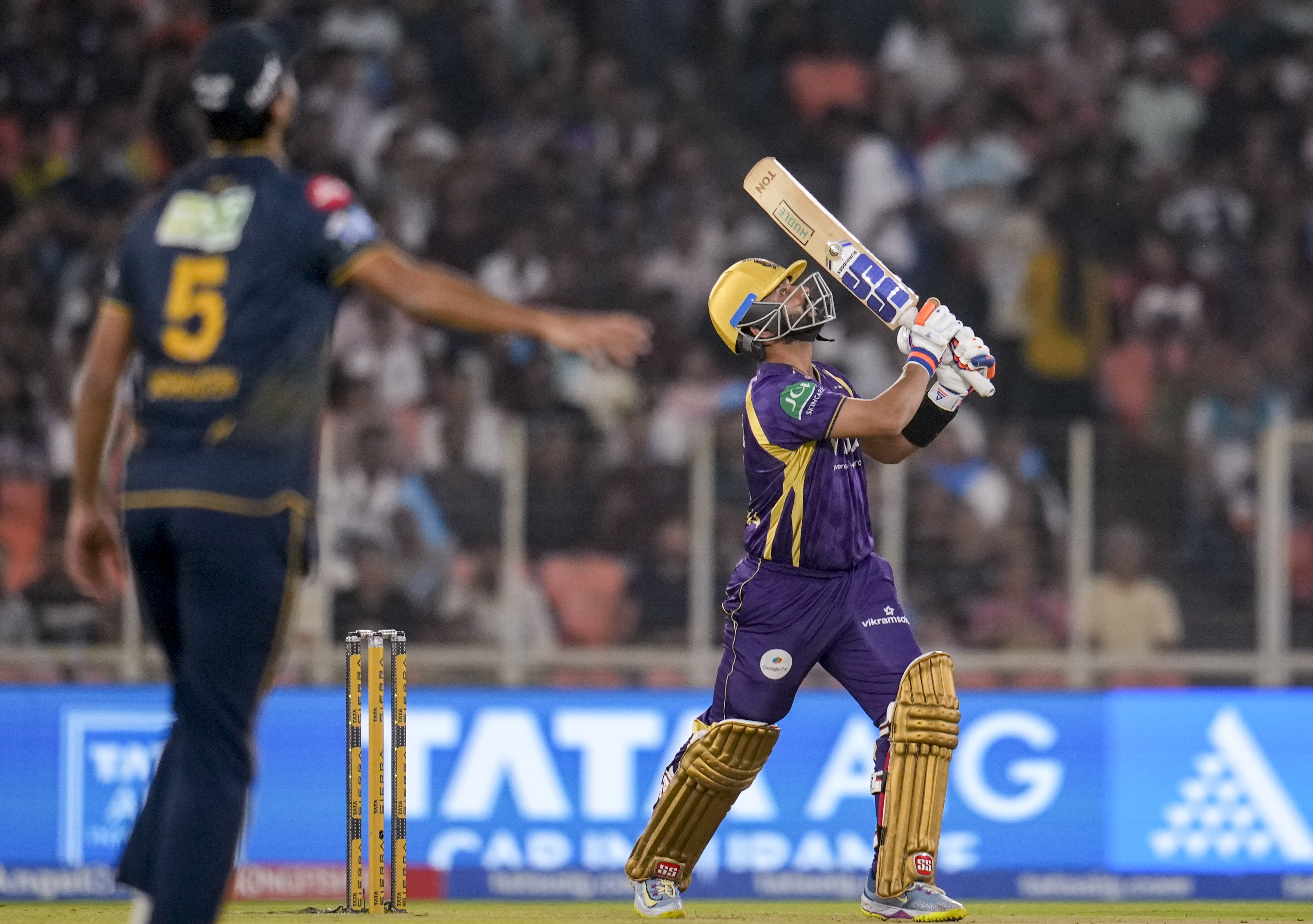 GT vs KKR LIVE Score, IPL Match LIVE Score:  गुजरात ने कोलकाता को 180 पर किया ऑल-आउट, राबाड को मिले 3 विकेट, ग्रीन ने बनाए 79 रन