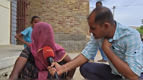 मोबाइल तो है पर चलता नहीं! राजस्&zwj;थान का ऐसा गांव जहां फोन चलाने 3 किलोमीटर दूर जाते हैं लोग