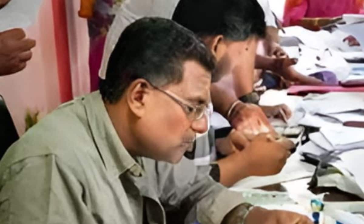 West Bengal SIR: पश्चिम बंगाल की वोटर्स लिस्ट से 91 लाख नाम बाहर, चुनाव आयोग ने जिलेवार जारी की लिस्ट