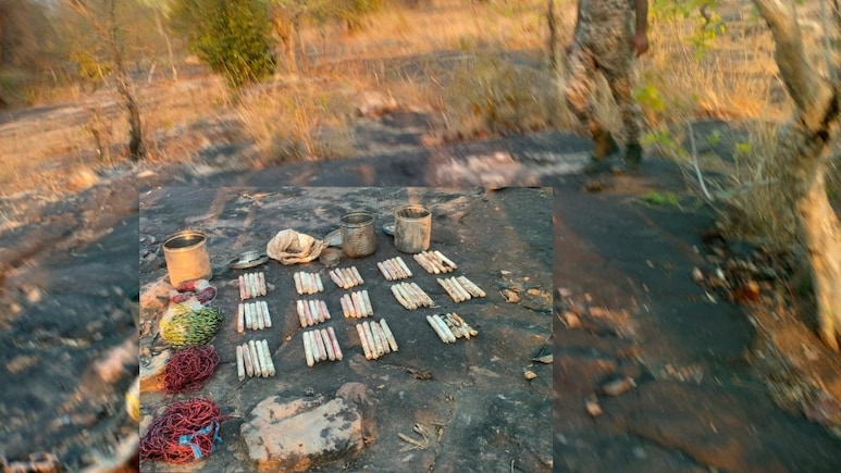 छत्तीसगढ़-ओडिशा सीमा पर नक्सलियों की विस्फोटक सामग्री बरामद, सुरक्षाबलों को मिलीं 70 जिलेटिन की छड़ें