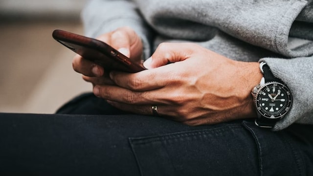 Texting and scrolling can cause thumb pain that can turn into long-term issues