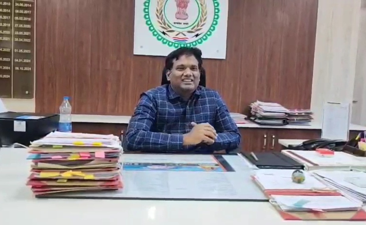 ACB कार्रवाई के अगले दिन राजस्व विभाग में बड़ी सर्जरी, सूरजपुर में 106 पटवारी और 9 RI का तबादला