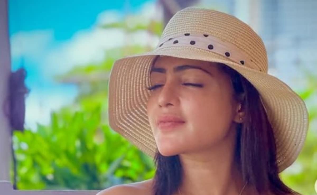 एक्ट्रेस ने पति से वीडियो कॉल पर बात करते करते लगाई फांसी, देखता रह गया पति फोन कर गार्ड को बुलाया लेकिन नहीं बच पाई जान