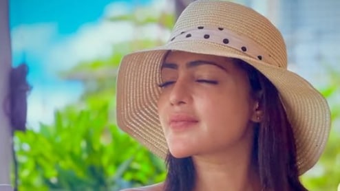 एक्ट्रेस ने पति से वीडियो कॉल पर बात करते करते लगाई फांसी, देखता रह गया पति फोन कर गार्ड को बुलाया लेकिन