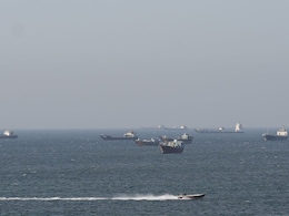 चीनी जहाज भी होर्मुज से लौटा, ईरान ने कहा- मंजूरी के बगैर इजाजत नहीं