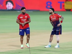 Injured Virat Kohlis Training Visual Ahead Of LSG Clash Leaves Fans Concerned