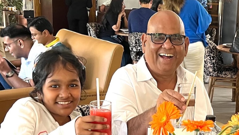 सतीश कौशिक का 2023 में हुआ था निधन, अब दोस्ती का फर्ज निभा रहा ये एक्टर, उनकी बेटी के स्कूल में गार्जियन बनकर पहुंचे