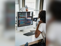 कौन होते हैं प्रॉम्प्ट इंजीनियर्स, क्यों कंपनियां इन्हें करोड़ों का पैकेज दे रही हैं?