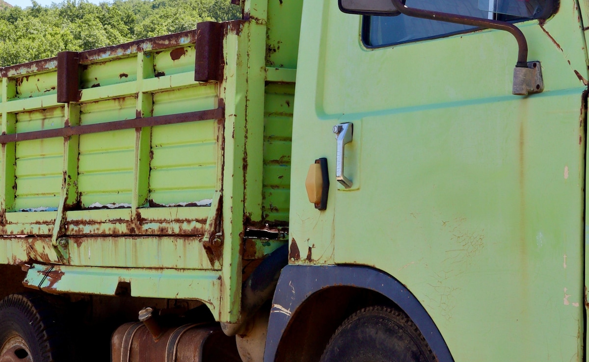 Chinese Man Picks Septic Tank Trucks For Wedding, Bride Supports His Unusual Choice