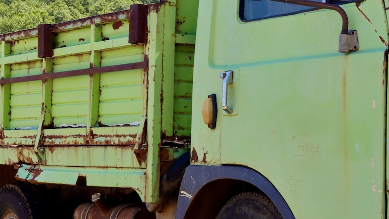 Chinese Man Picks Septic Tank Trucks For Wedding, Bride Supports His Unusual Choice
