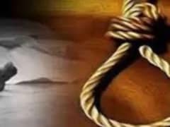 बेटे की परवरिश के लिए छोड़ी सरकारी नौकरी, अब कमरे में लगाई फांसी... गुजरात के अलंग में महिला डॉक्टर की संदिग्ध मौत