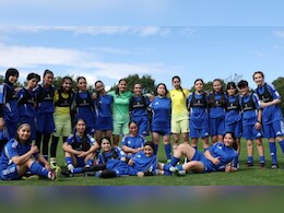 निर्वासन की जिंदगी गुजार रही अफगान महिला फुटबॉलरों को  FIFA ने दी गुड न्यूज, तालिबान के लिए बड़ा झटका