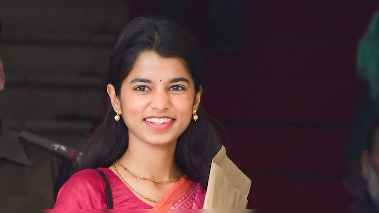 ब&zwj;िहार में नए सीएम के नाम की घोषणा से पहले मैथ&zwj;िली ठाकुर का बयान, बोलीं- पूरी प्रक्रिया में हम...&nbsp;