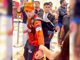 Abhishek Sharma Video : ती मिस्ट्री गर्ल आहे तरी कोण? जिने अभिषेक शर्माचा सर्वांसमोर हात पकडला अन् जे घडलं..