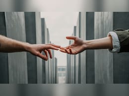 Is 'Love Yourself Before Loving Others' A Flawed Idea? A US Therapist Explains