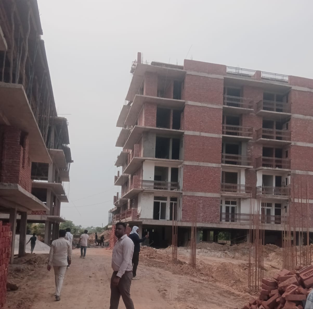 ग्रेटर नोएडा में निर्माणाधीन भवन हुए सील, अवैध रूप से बन रही थीं इमारतें