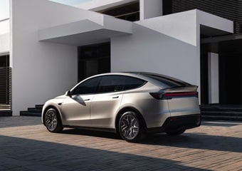 सिंगल चार्ज में 681 किमी रेंज वाली Tesla Model Y L Premium लॉन्च, 3 रो सीटिंग के साथ ऐसे हैं फीचर्स, जानें कीमत