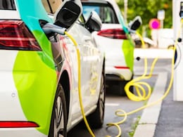 Fuel Volatility Fuels EV Boom: Registrations Up 43.5% Amid Iran War Shock