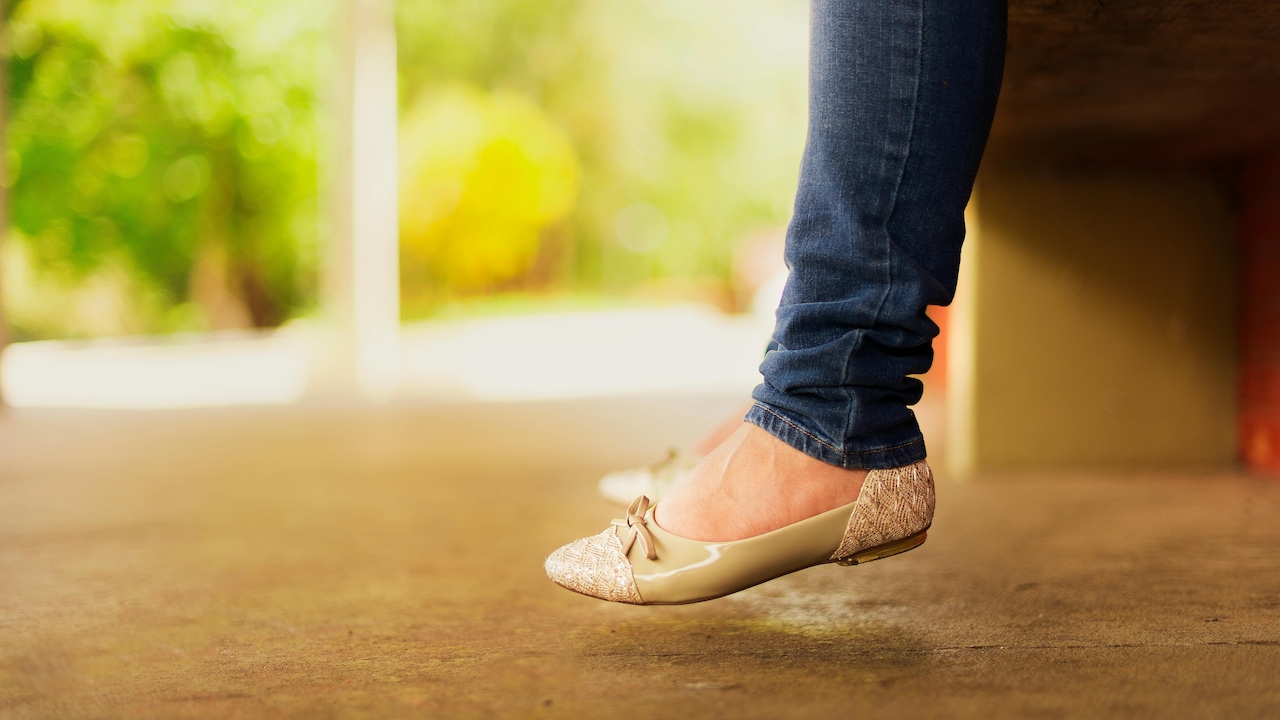 Flats That Cause Heel Pain: What Sole Thickness And Arch Support Really Mean