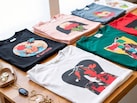 ट्रेंड में हैं Graphic T-Shirts, देती हैं यूनिक स्‍टाइल, भीड़ से बनाती हैं आपको अलग