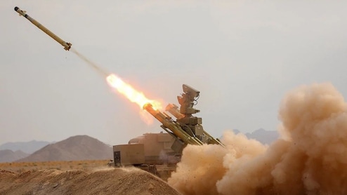 स्वदेशी मिसाइल और सेंसर सिस्टम... AI वीडियोज में देखिए- ईरान ने अमेरिकी विमानों को ऐसे मार गिराया