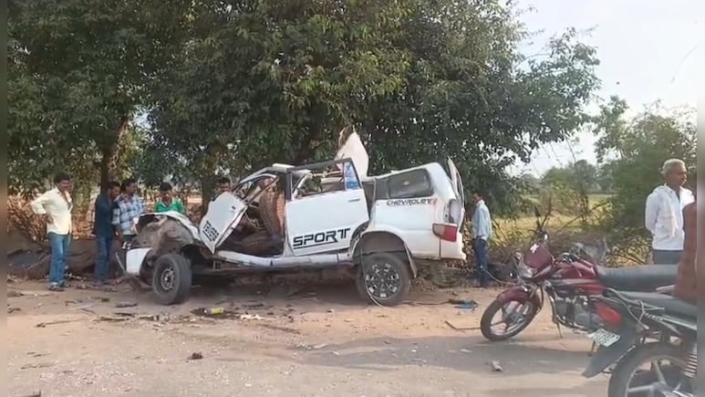 एमपी में भीषण सड़क हादसा, 5 बारातियों की मौत; ट्रॉली में जा घुसी तेज रफ्तार टवेरा