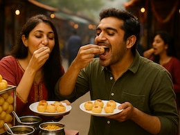 <i>Aur Teekha</i> To <i>Sukha</i> Lovers, Every Golgappa Stall Has These 8 Types Of People