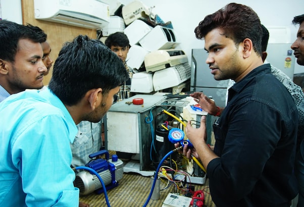 12वीं में नहीं आए अच्&zwj;छे नंबर, CUET भी नहीं कर पाए पास, तो हाई सैलरी जॉब के लिए करें ये प्रोफेशनल कोर्स