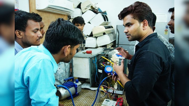 12वीं में नहीं आए अच्&zwj;छे नंबर, CUET भी नहीं कर पाए पास, तो हाई सैलरी जॉब के लिए करें ये प्रोफेशनल कोर्स