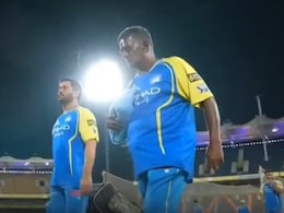 Cameraman Asks CSK Support Staff To Move Away From MS Dhoni, Legend's Gesture Shows Why He Is <i>Thala</i>