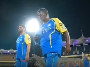 Cameraman Asks CSK Staff To Move Away, Dhonis Gesture Shows Why He Is Thala