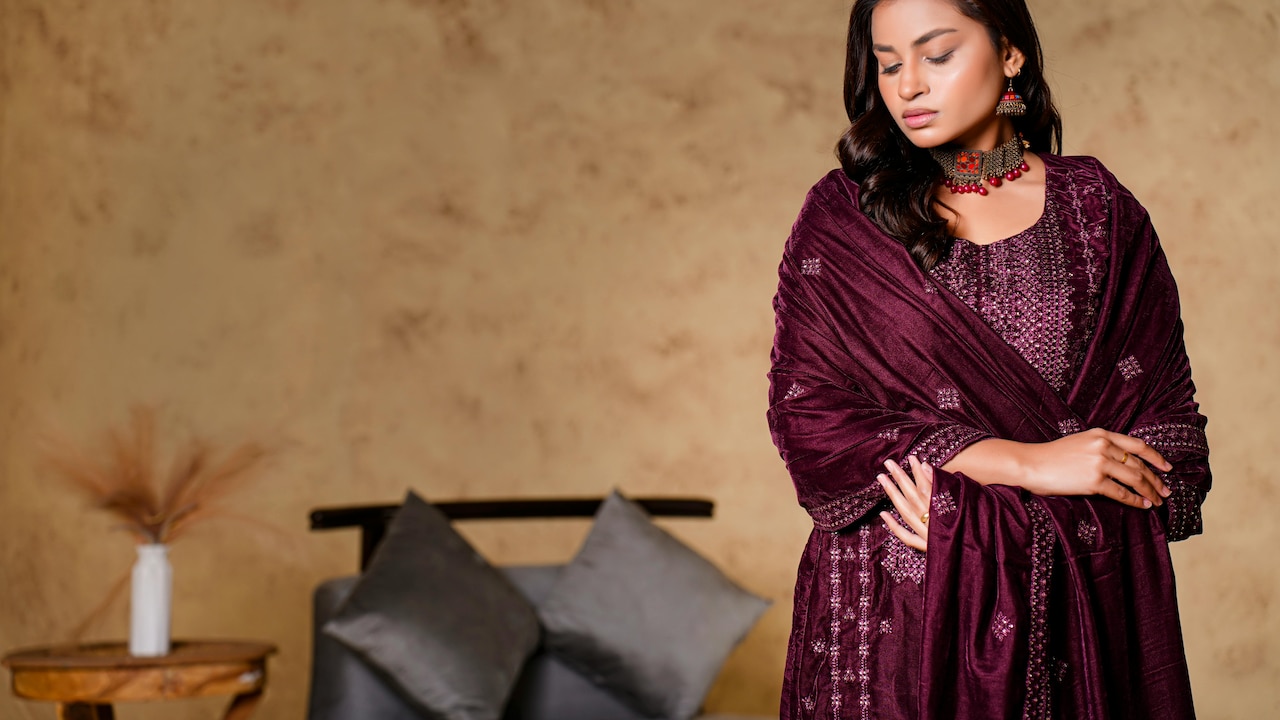 10 Smart Design Details That Make Straight-Fit Kurtas Look Slim, Not Boxy