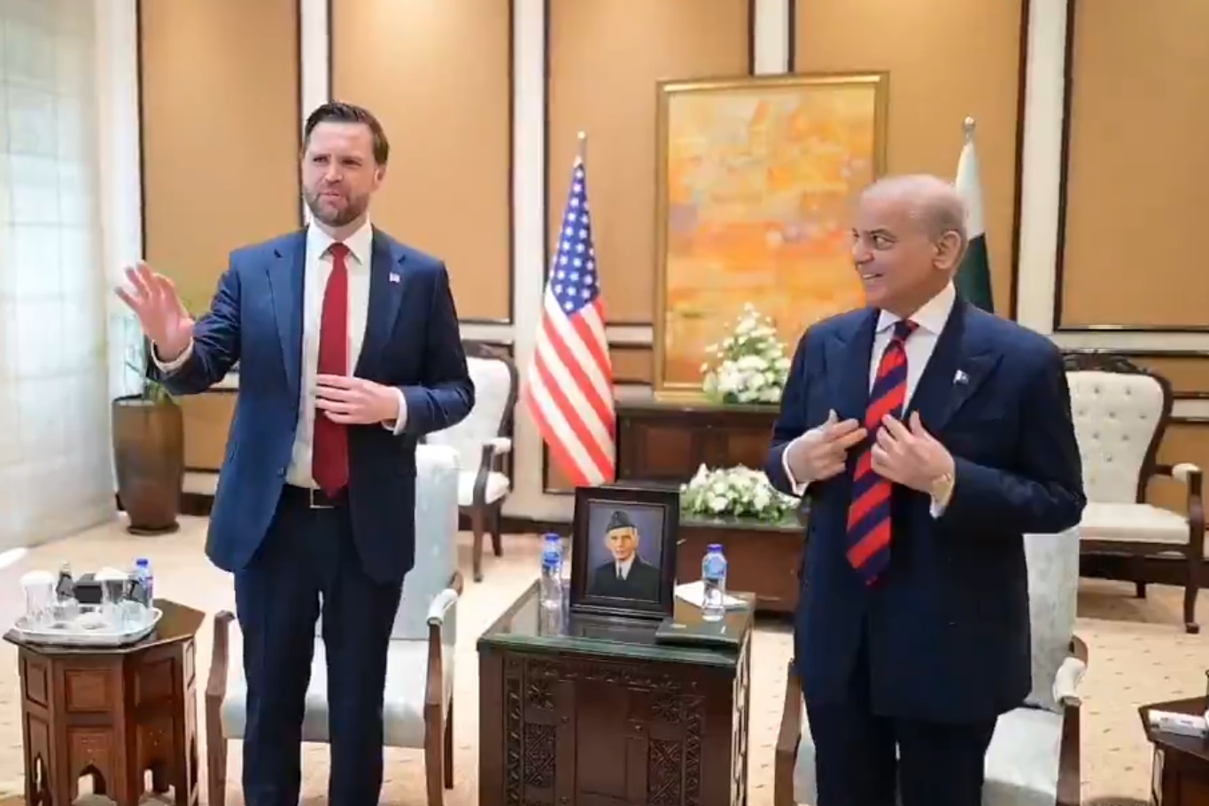 LIVE:  अमेरिका होर्मुज खोलने तो ईरान अपनी जब्त संपत्तियों को छोड़ने की शर्त पर अड़ा - रिपोर्ट