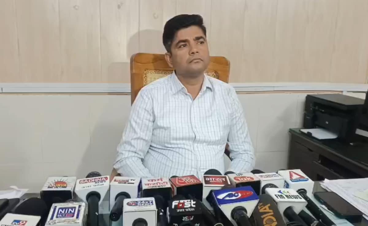 kanpur dm demotes clerks typing test failure peon action kanpur dm demotes clerks typing test failure peon action