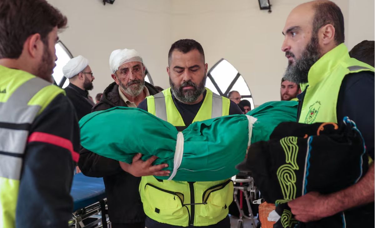 दक्षिणी लेबनान में इजरायल के हमले जारी, पिता के जनाजे में शामिल बच्ची की मौत