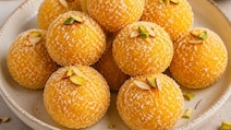 गर्मियों में बनाएं मैंगो मलाई लड्डू, आसान रेसिपी से मिनटों में तैयार होगी स्वादिष्ट मिठाई