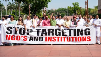 क्या बला है FCRA, विदेशी चंदा से जुड़े कानून में ये 6 बदलाव, जिन पर संसद के अंदर-बाहर मचा बवाल, पढ़ें डिटेल