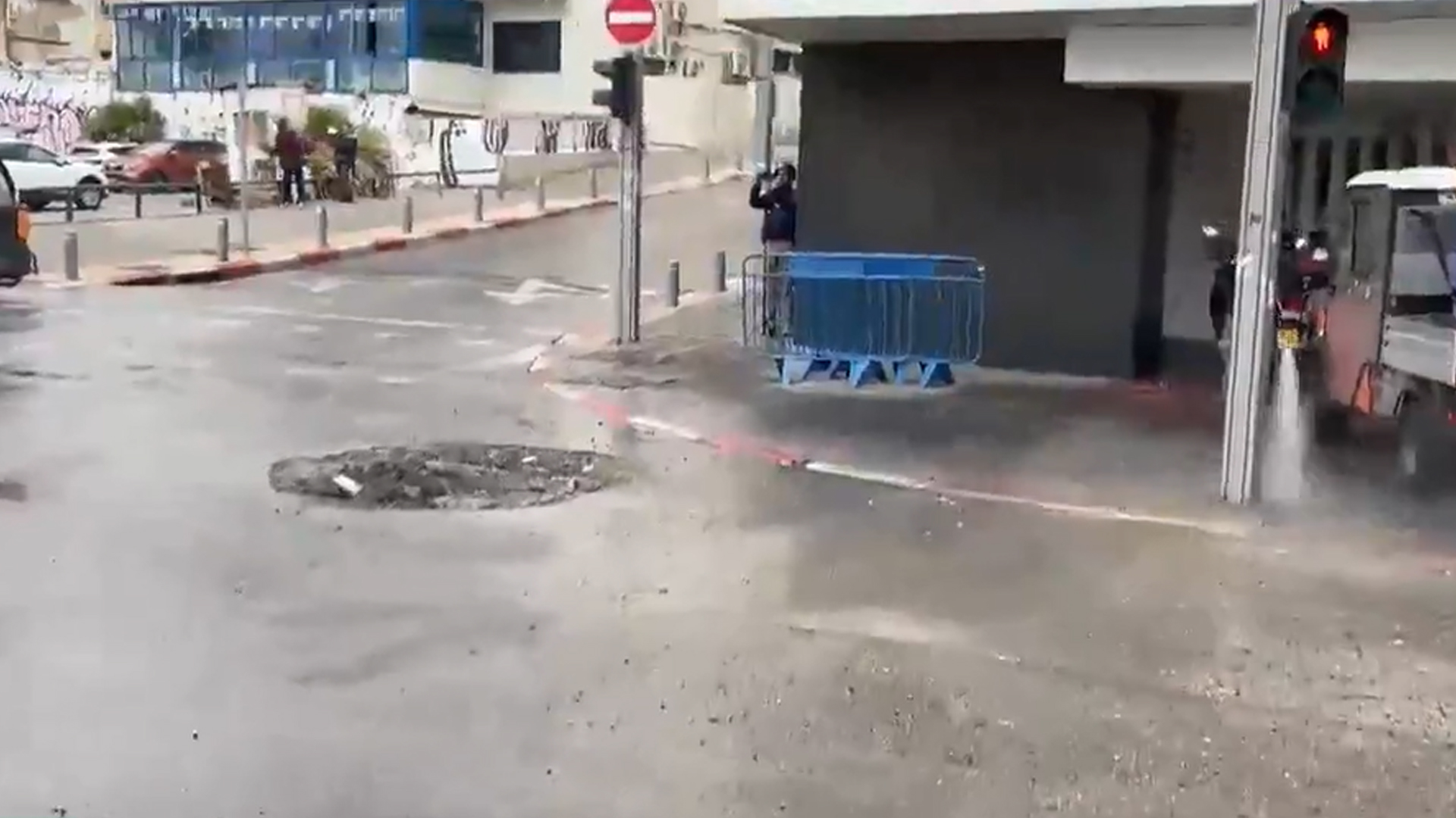 Missile Sirens in Tel Aviv: Live Report as Debris Hits City, People Rush to Bunkers