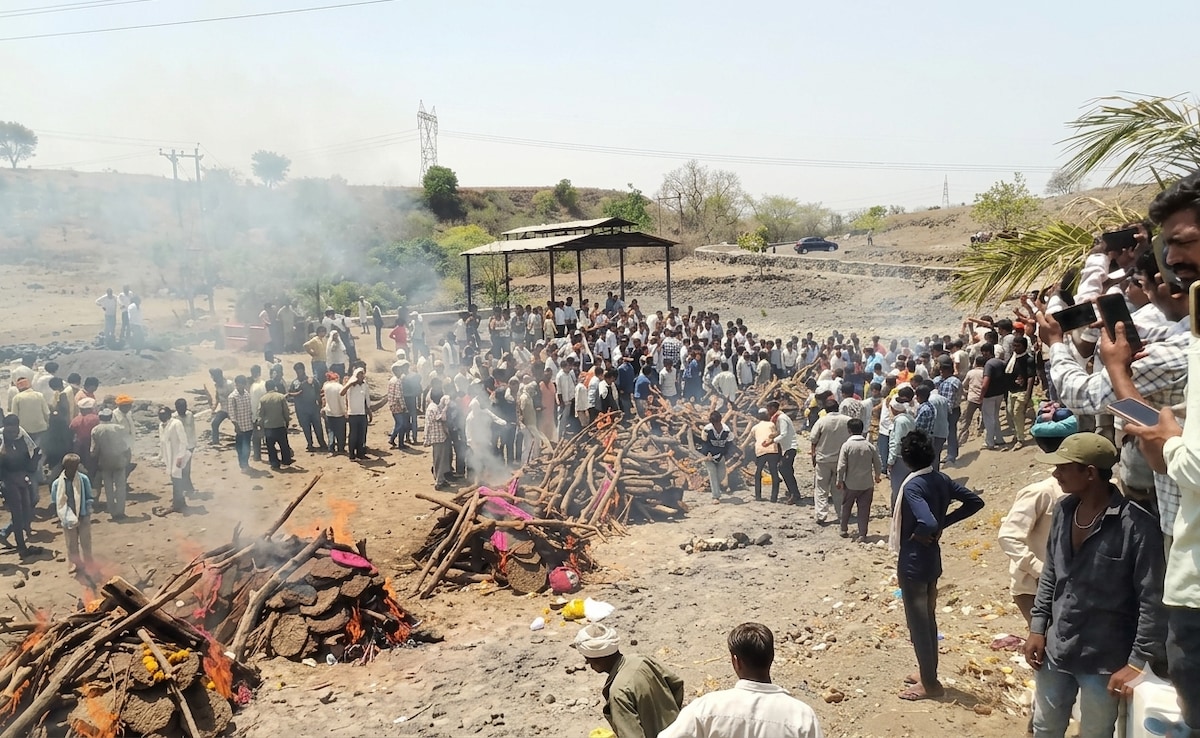Dhar Accident: एक साथ जली परिवार के 8 सदस्यों की चिता, बिलख पड़े लोग, 16 मौतों की जिम्मेदार सड़क इंजीनियरिंग