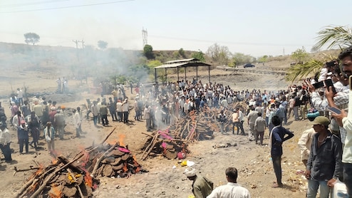 Dhar Accident: एक साथ जली परिवार के 8 सदस्यों की चिता, बिलख पड़े लोग, 16 मौतों की जिम्मेदार सड़क इंजीनियरिंग
