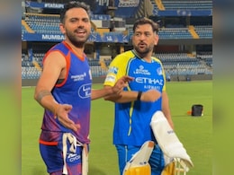 "<i>Saath Mein</i> Camera <i>Laya, Bhagao Isko</i>": MS Dhoni's Hilarious Interaction With Deepak Chahar Viral