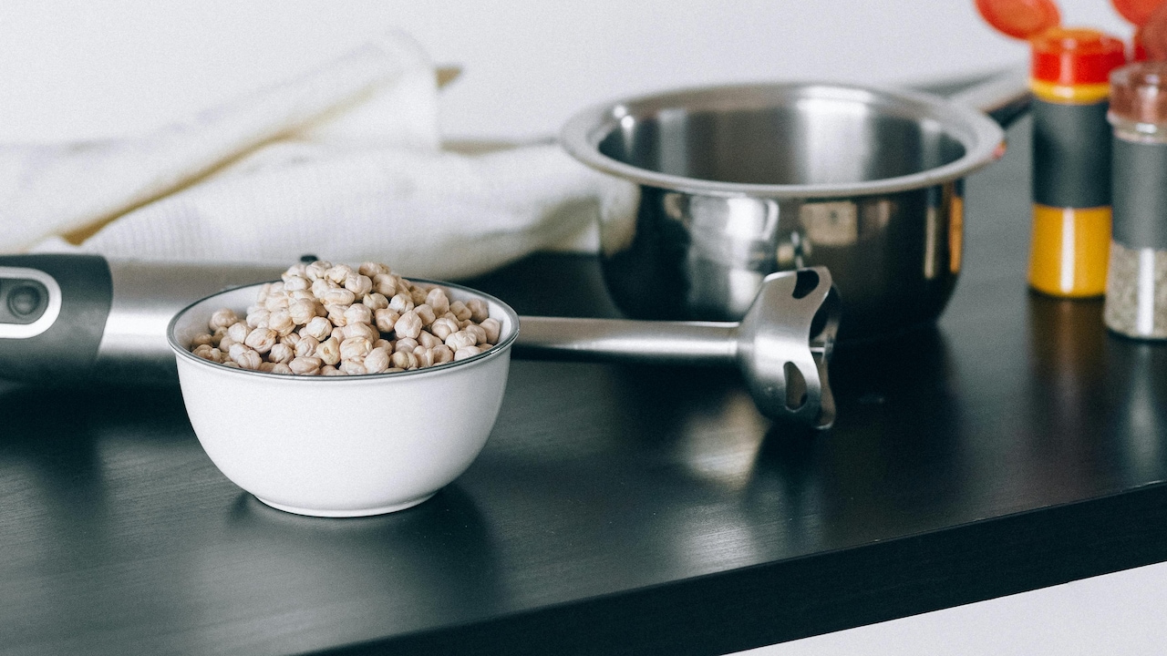 Top 5 Tips To Use Hand Blenders That Do Not Splash Hot Curry Everywhere